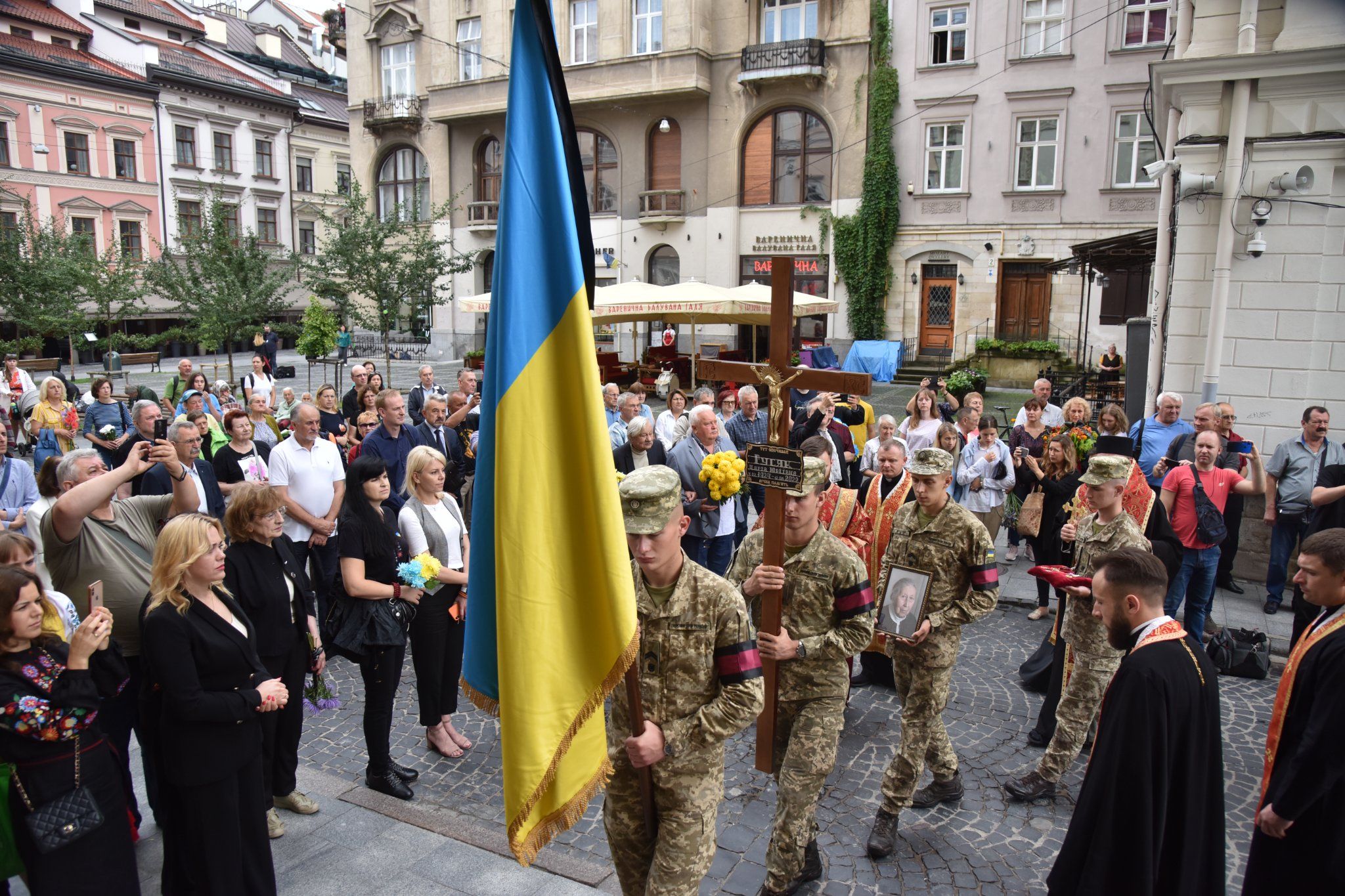 На Личаківському цвинтарі у Львові поховали членкиню Організації Українських Націоналістів Дарію Гусяк - фото 97863