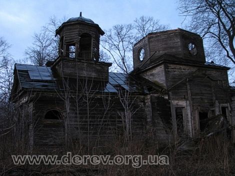 Впала дзвіниця старовинної дерев’яної церкви XVIII ст. Миколи Чудотворця на Сумщині - фото 98475