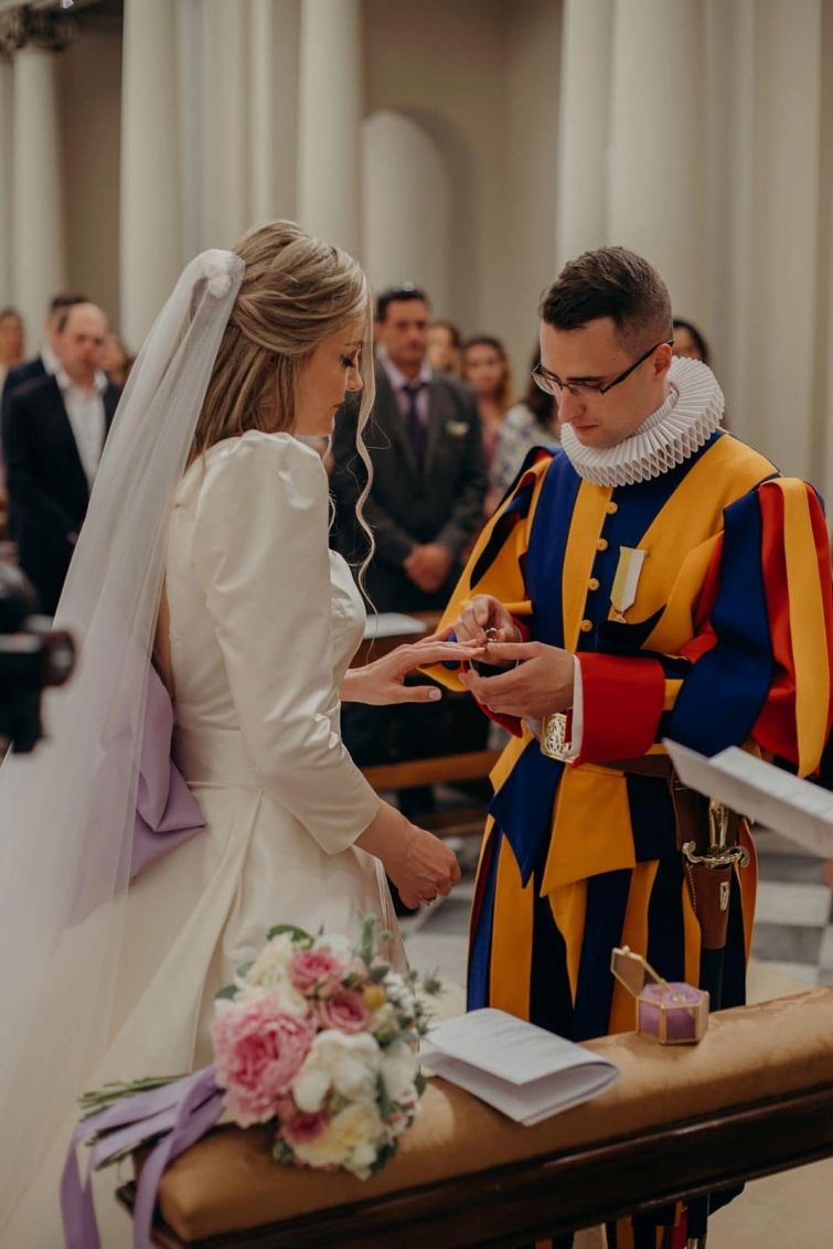 Капрал охорони Папи Римського одружився з українкою - фото 98864