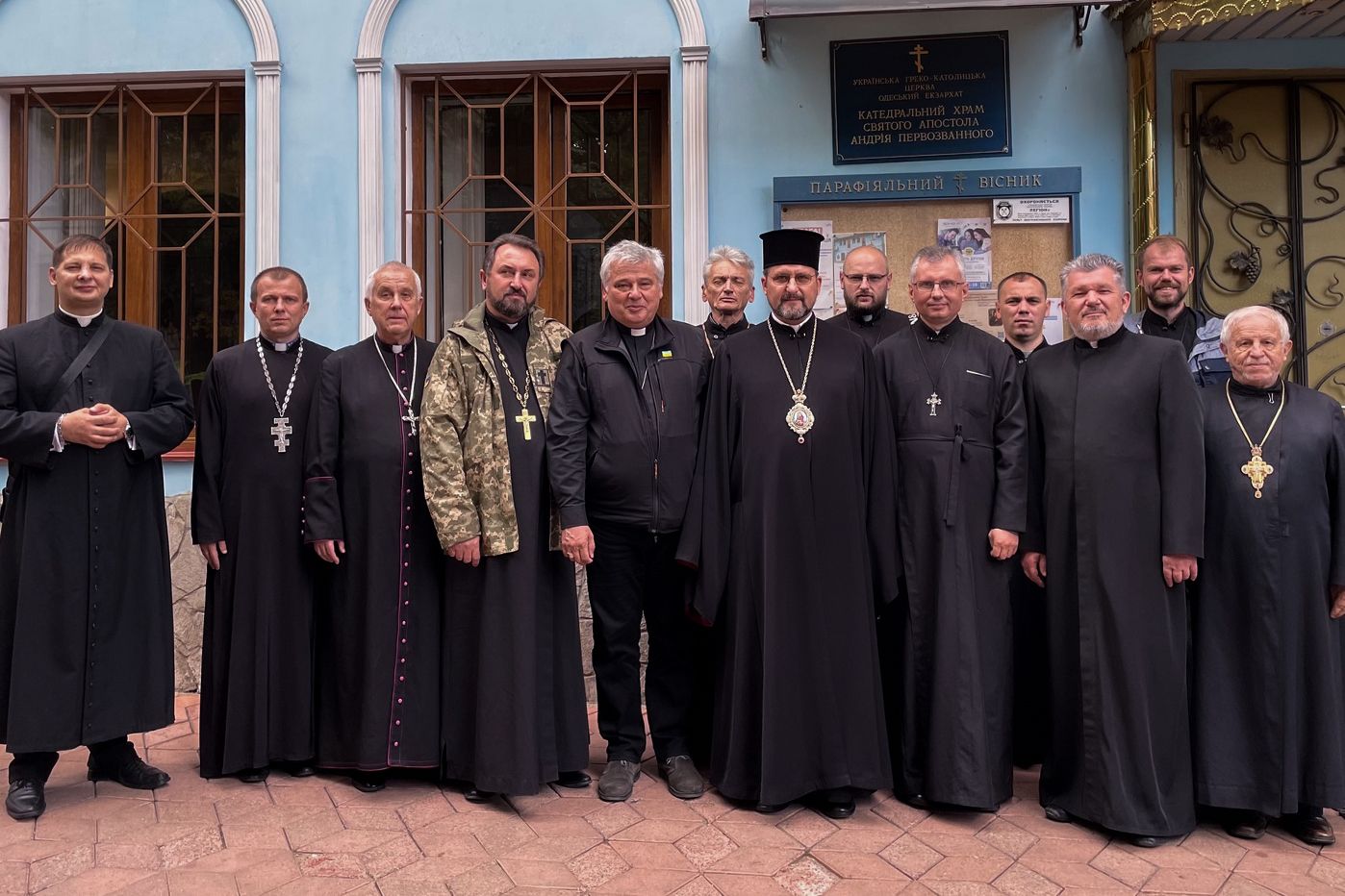 Cardinal Konrad Krajewski meets with clergy and faithful of the UGCC in Odessa - фото 99179
