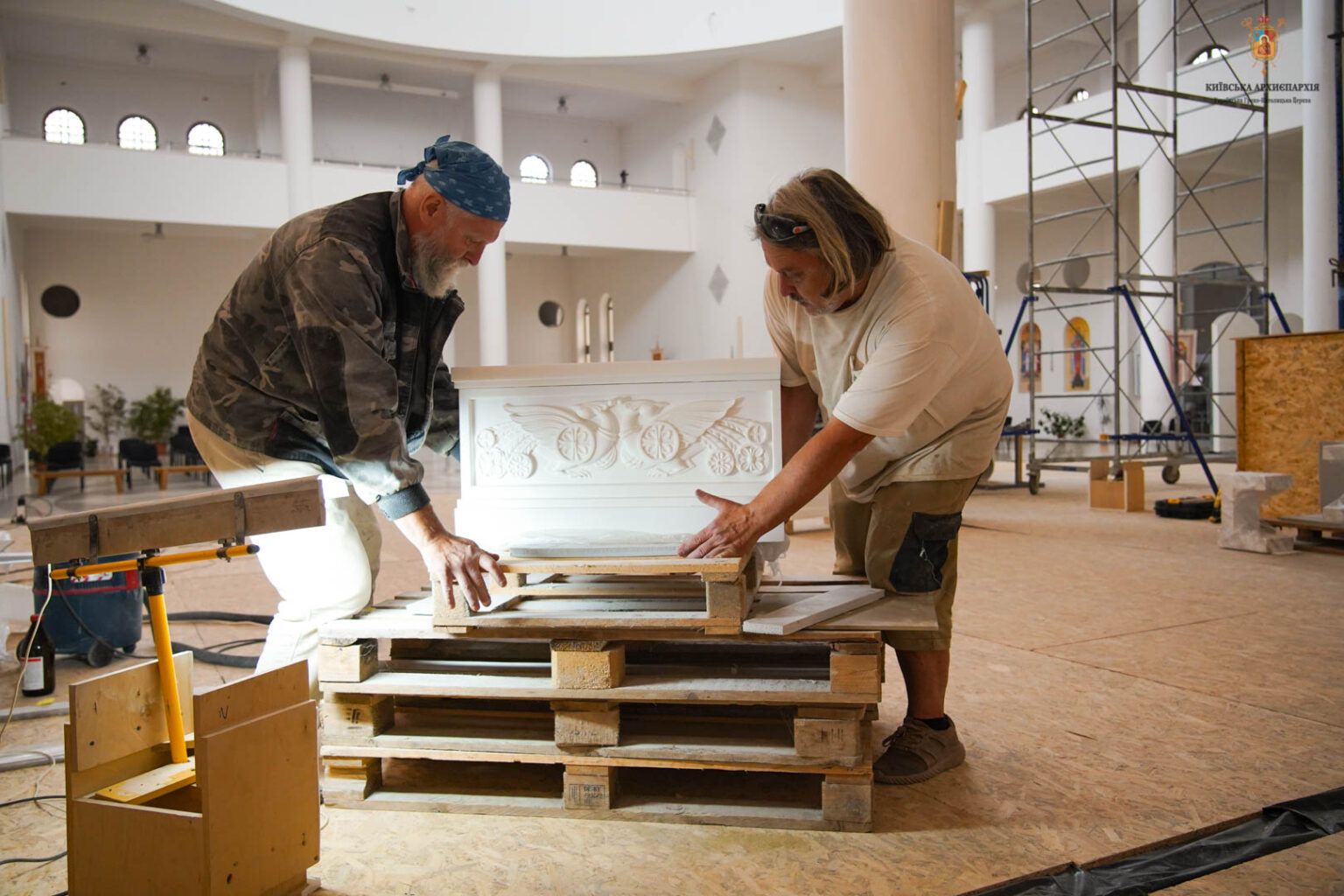 У Патріаршому соборі УГКЦ в Києві встановлюють перші фрагменти іконостаса - фото 99617