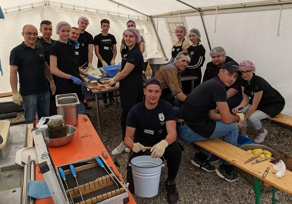 В умовах війни Мальтійська служба допомоги проведе майстер-клас із польової кухні - фото 100376