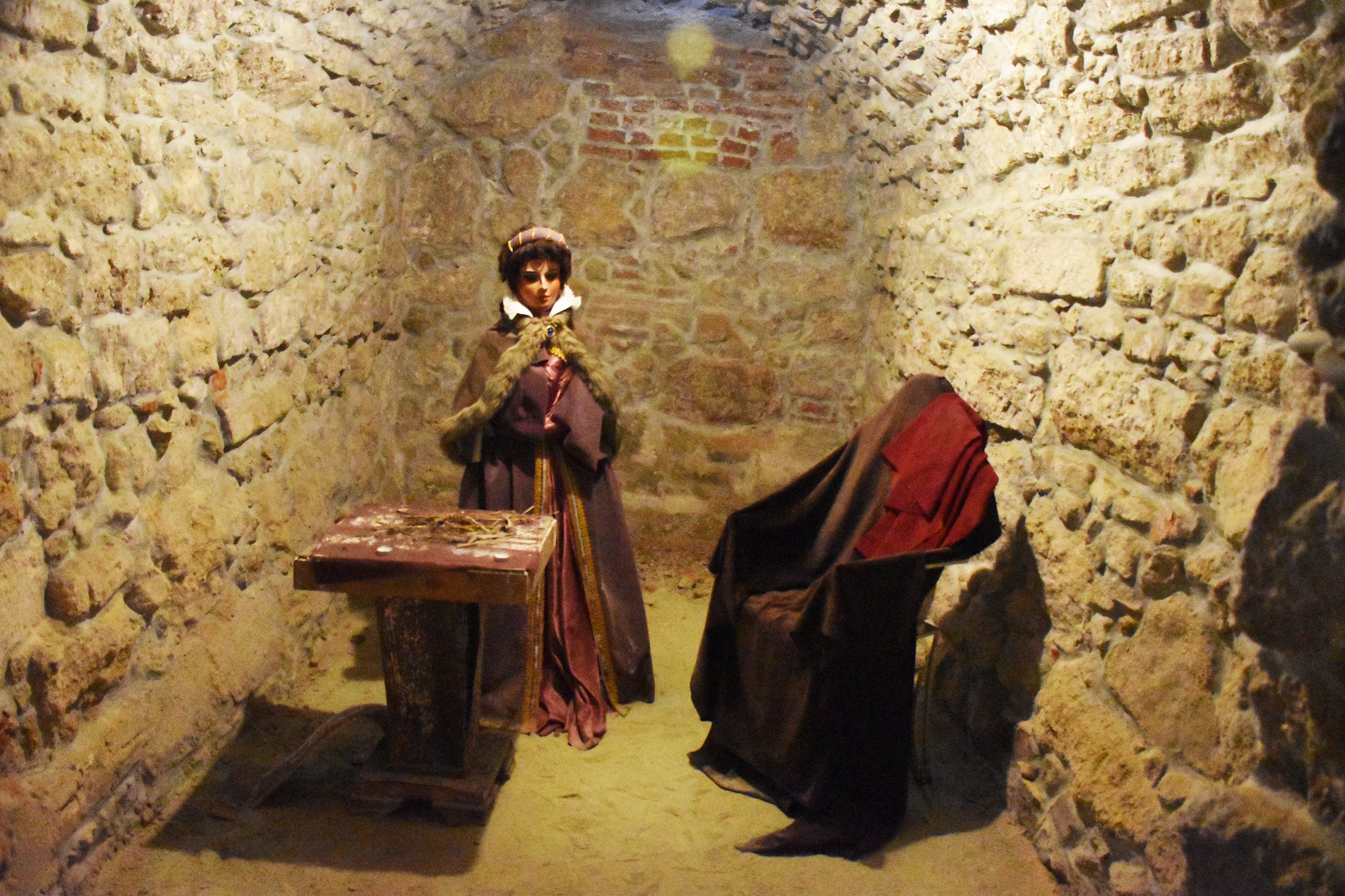 В експозиції монастиря серед іншого є і стилізована келія легендарної Гальшки Острозької, яка тут переховувалася. Про її історію вам розкажуть в музеї - фото 100539