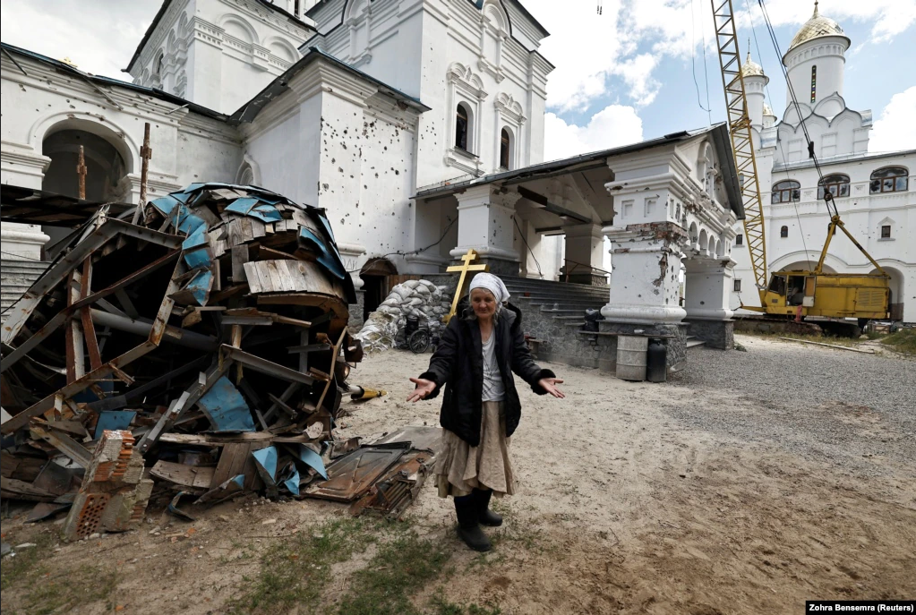 Святогірська лавра після російської агресії, але хто її так обстріляв — в УПЦ МП не наголошують - фото 100719