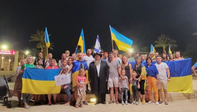 The chief rabbi of Ukraine joined another pro-Ukrainian rally in Israel - фото 101797
