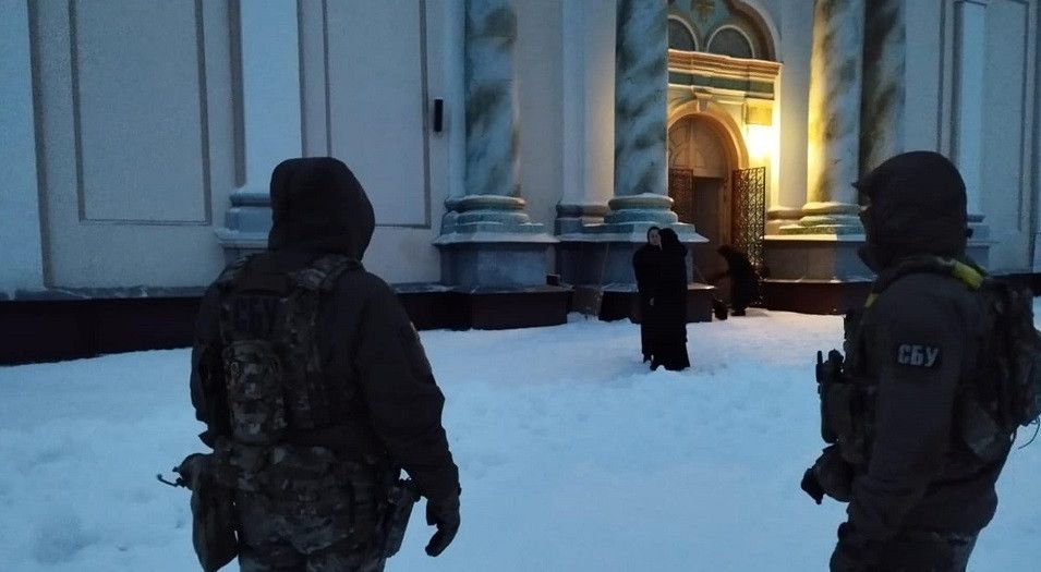 Ukraine’s Security Service visits monastery in Rivne Oblast: looking for sabotage and reconnaissance groups and weapons - фото 103014