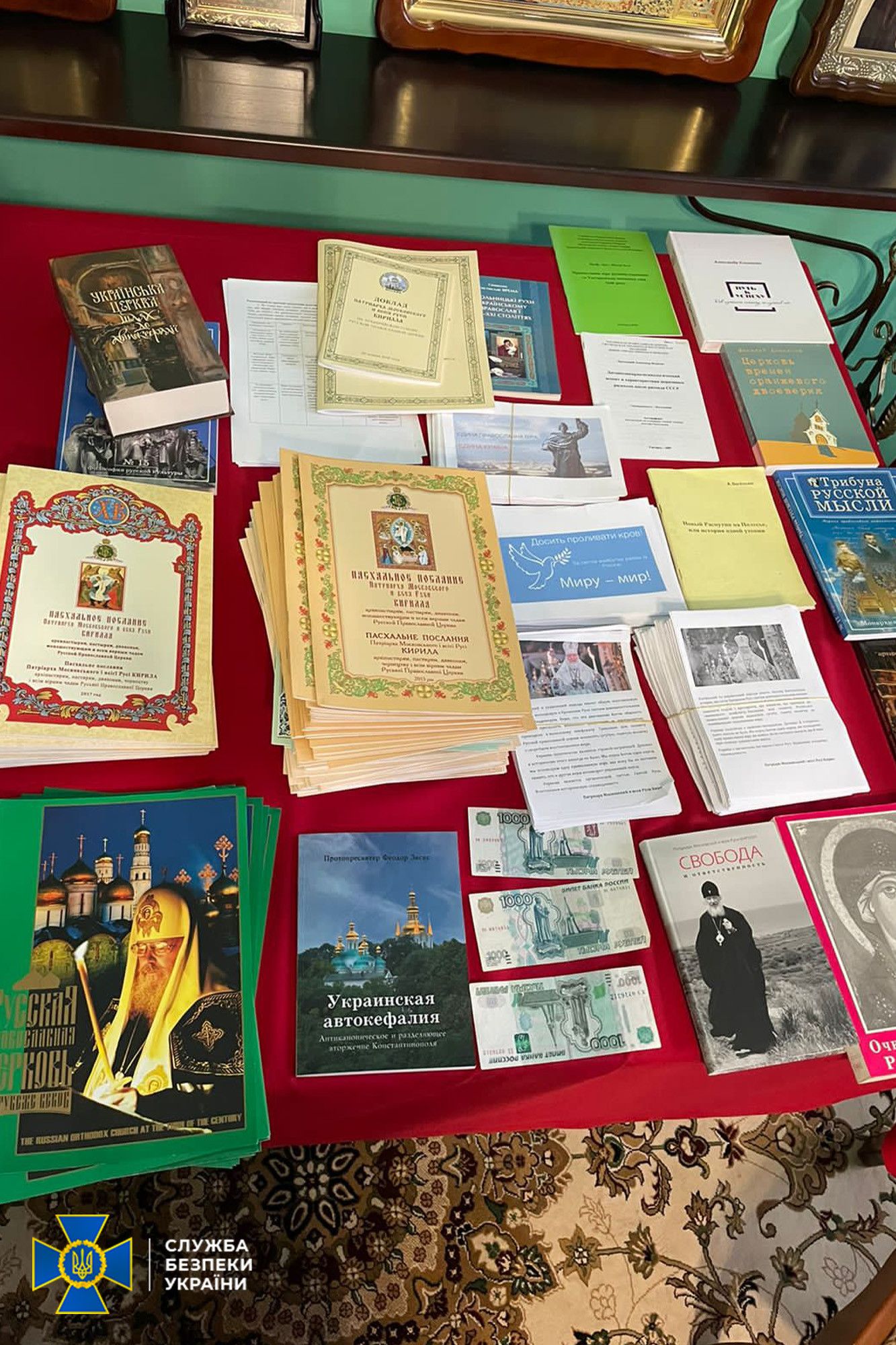 SSU finds pro-russian literature, millions in cash and dubious russian citizens during security measures in premises of moscow patriarchate’s Ukrainian Orthodox Church - фото 103102