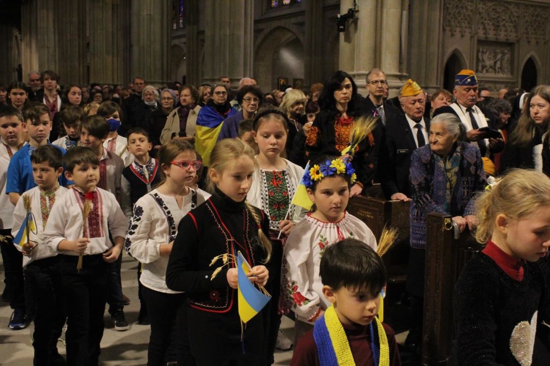 У Нью-Йорку жертв Голодомору в Україні вшанували ходою пам’яті та панахидою - фото 103219