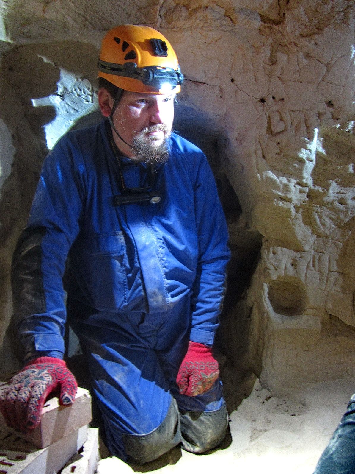 Археологи просят чиновников Киева защитить от застройщиков пещеры времен Киевской Руси - фото 103692