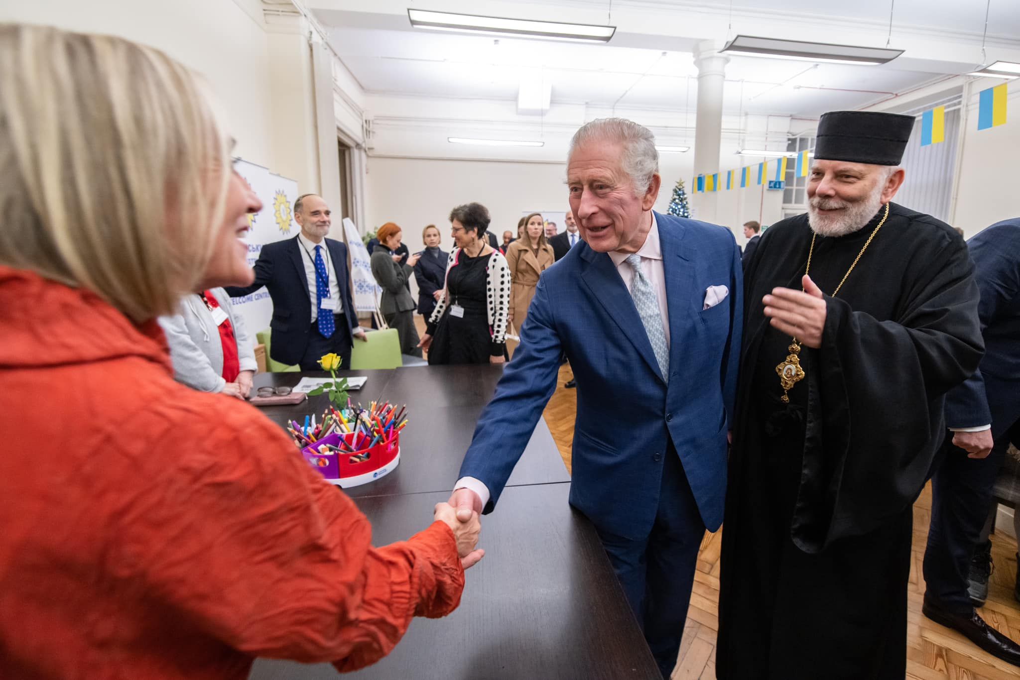 Король Британии и первая леди Украины посетили украинский католический собор в Лондоне и открыли Центр помощи - фото 103861