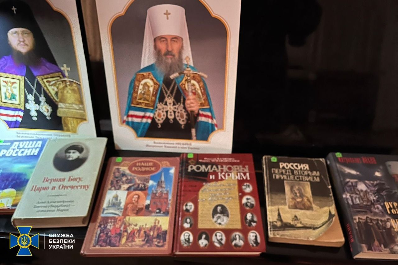 In UOC dioceses, SBU finds Russian passports, a 'Novorossiya' banner and an icon stolen by rushists from the Lithuanian consul - фото 104289