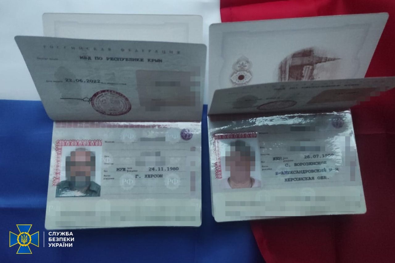 In UOC dioceses, SBU finds Russian passports, a 'Novorossiya' banner and an icon stolen by rushists from the Lithuanian consul - фото 104292