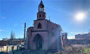In Bakhmut, the invaders damage the Roman Catholic Church and the Word of Life Church - фото 104454