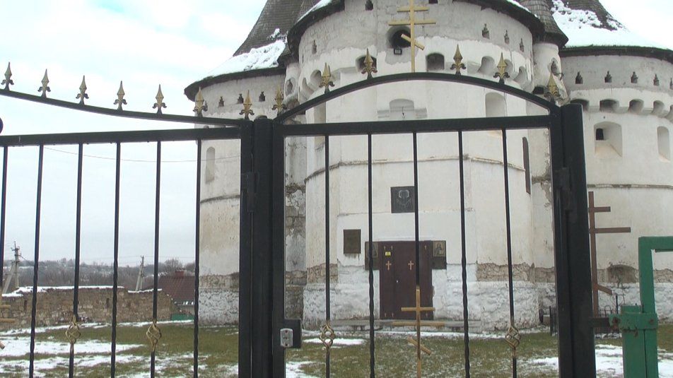 Руйнується єдина в Україні церква-фортеця XIV-XVI століть, що на Хмельниччині - фото 104575