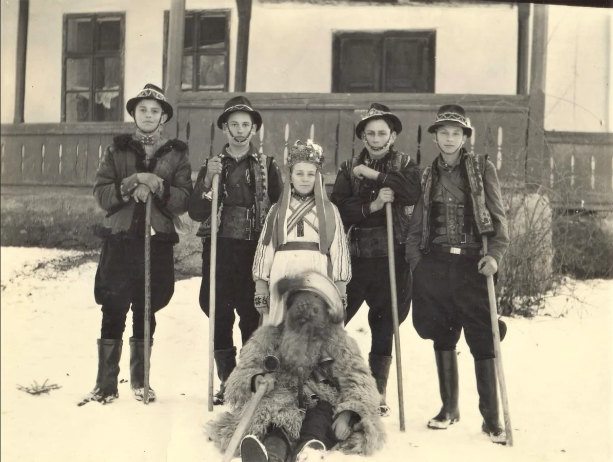 Гуцульський бетлегем у селі Косівська Поляна на Рахівщині, 1950-ті роки - фото 105917