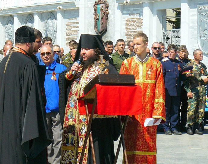  Каліник під час отримання нагороди від окупаційної влади Криму - фото 106565