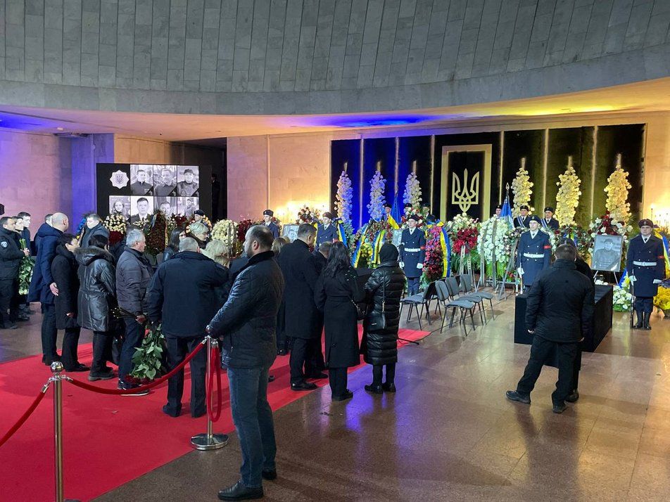 Глава УГКЦ і Предстоятель ПЦУ взяли участь у церемонії прощання з жертвами авіатрощі в Броварах - фото 107288