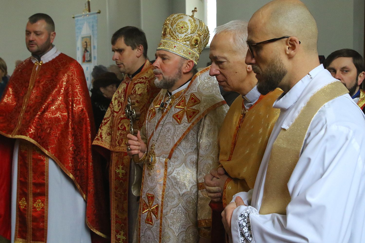 «Я тут, щоб засвідчити нашу підтримку», — Президент Карітасу Європи монсеньйор Міхаель Ландау в Україні - фото 107810