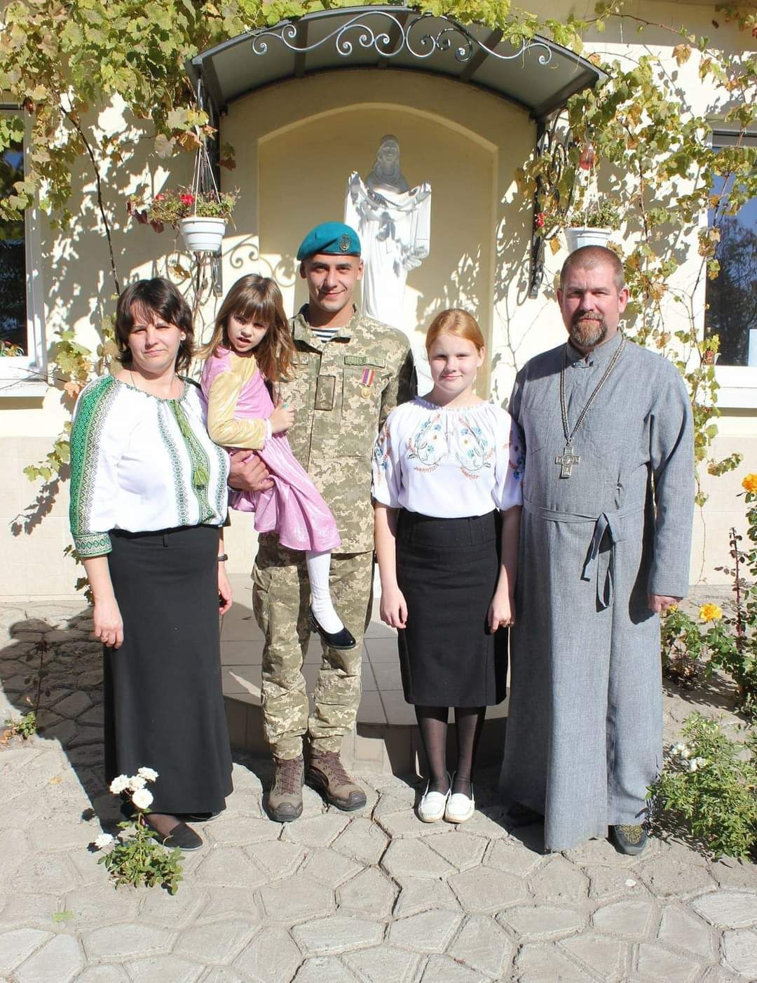 Отець Олександр з сім’єю.  - фото 108551