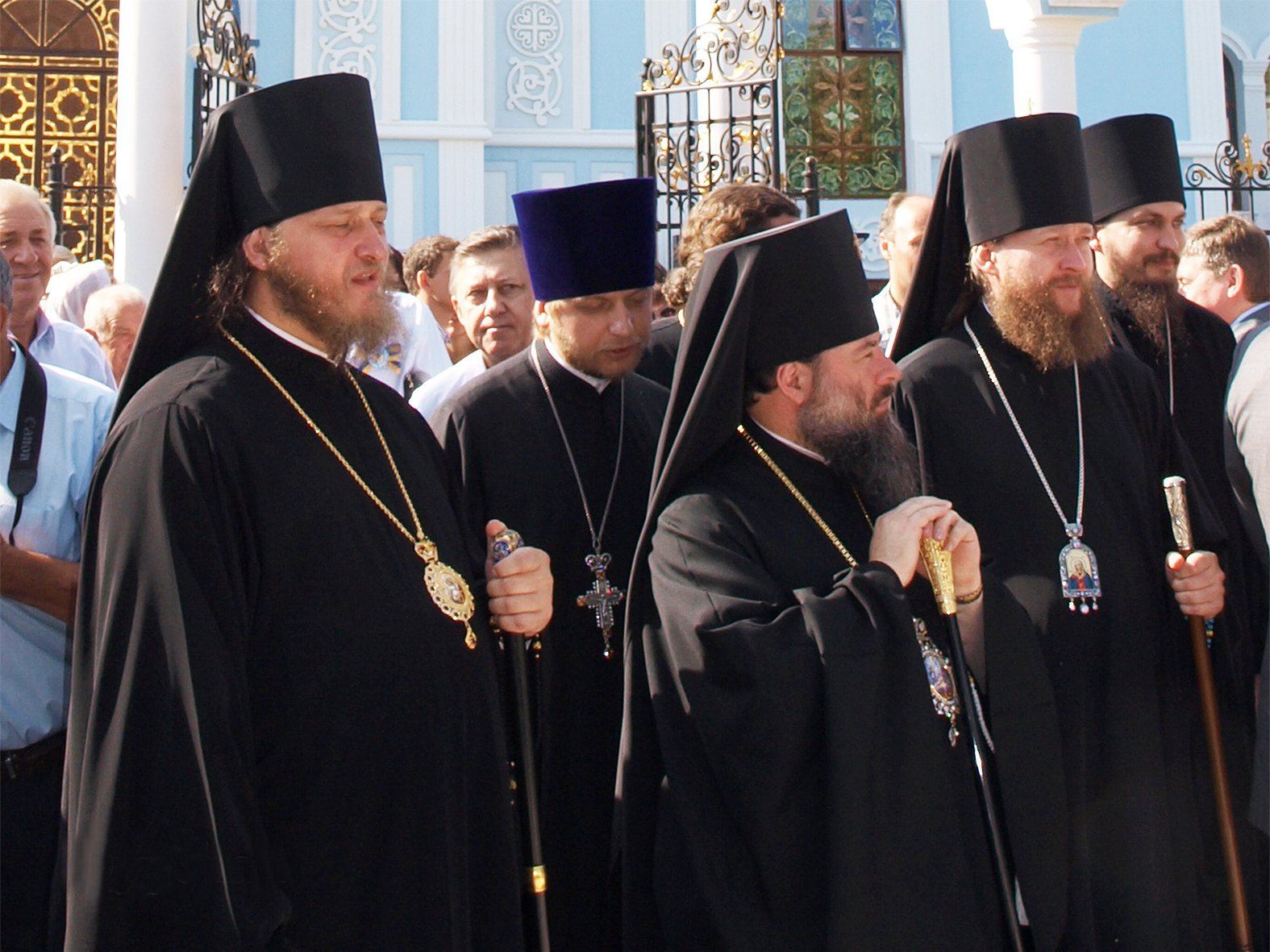 Митрополит Сєвєродонецький Никодим Барановський (1-й зліва), митрополит Пантелеймон (Поворознюк) (2-й справа) - фото 108772