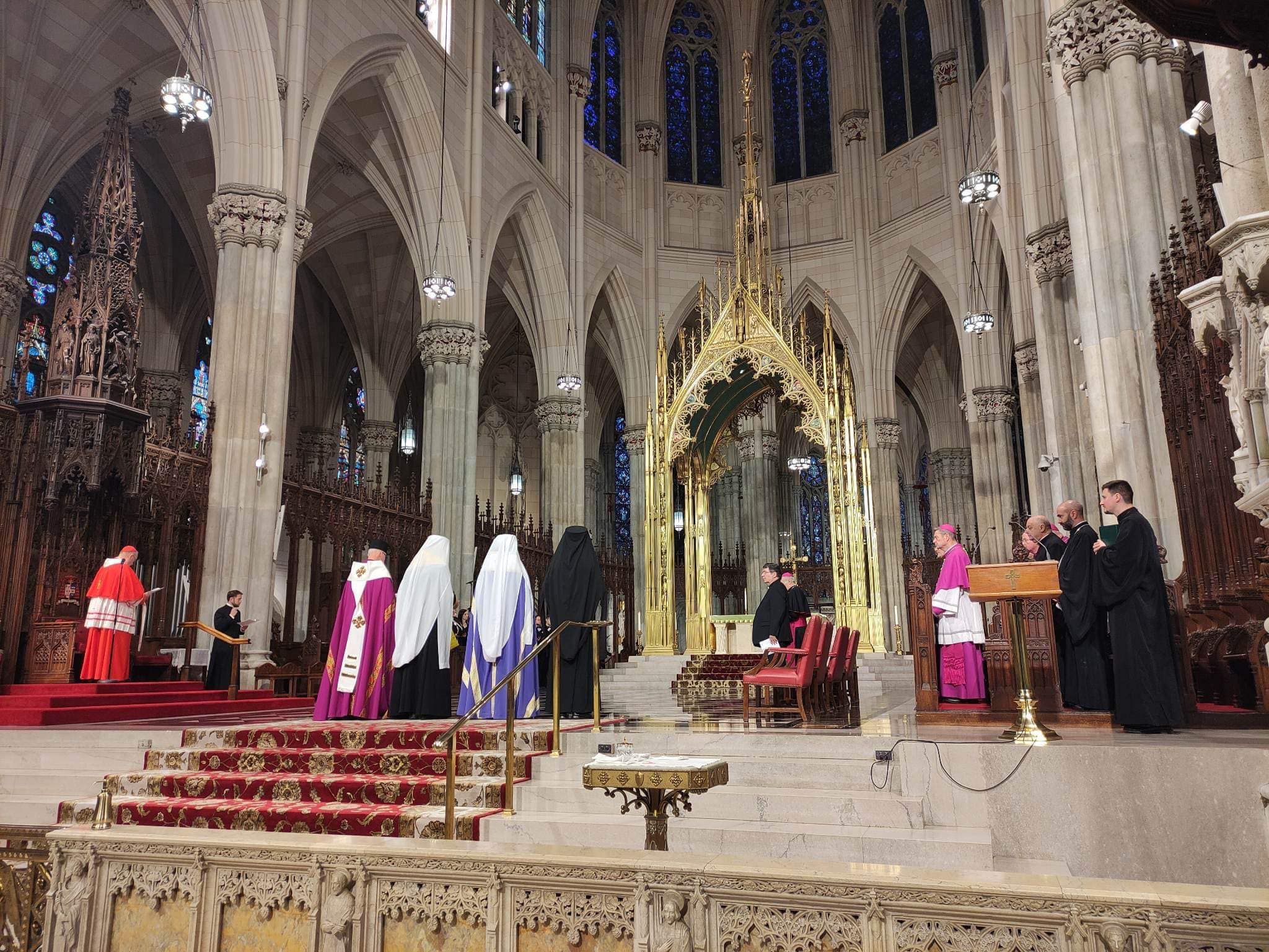 Ecumenical prayer for peace in Ukraine held at St. Patrick's Cathedral in New York - фото 109082