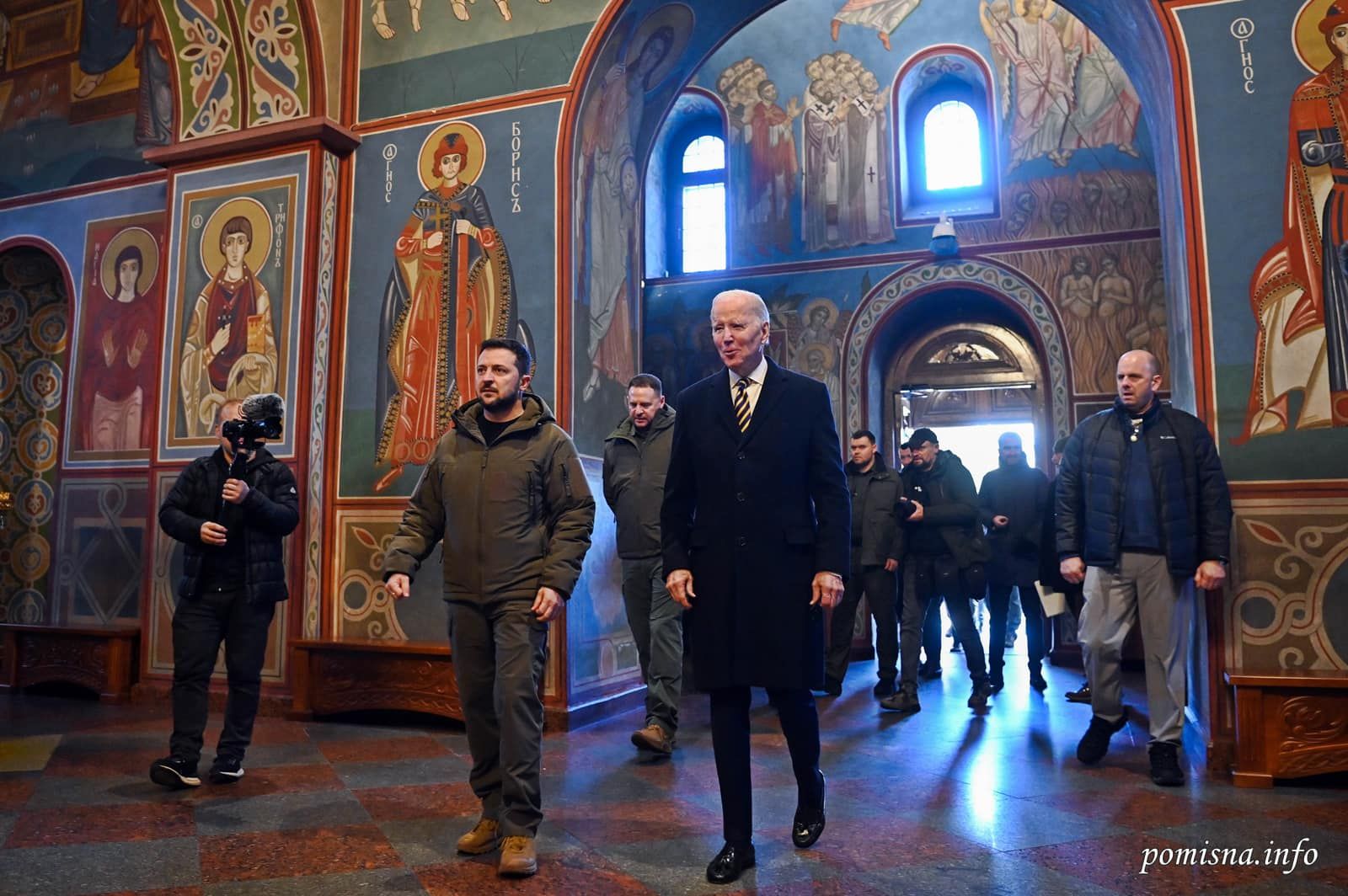 Президенты США и Украины посетили Михайловский Златоверхий собор - фото 109116
