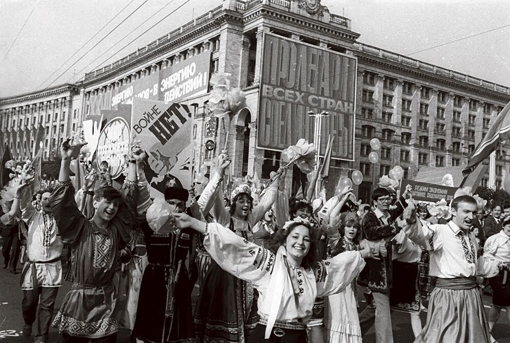 «Соціалістичний» зміст в оболонці народного свята: як створювали і впроваджували «нову радянську обрядовість» в УРСР - фото 109858