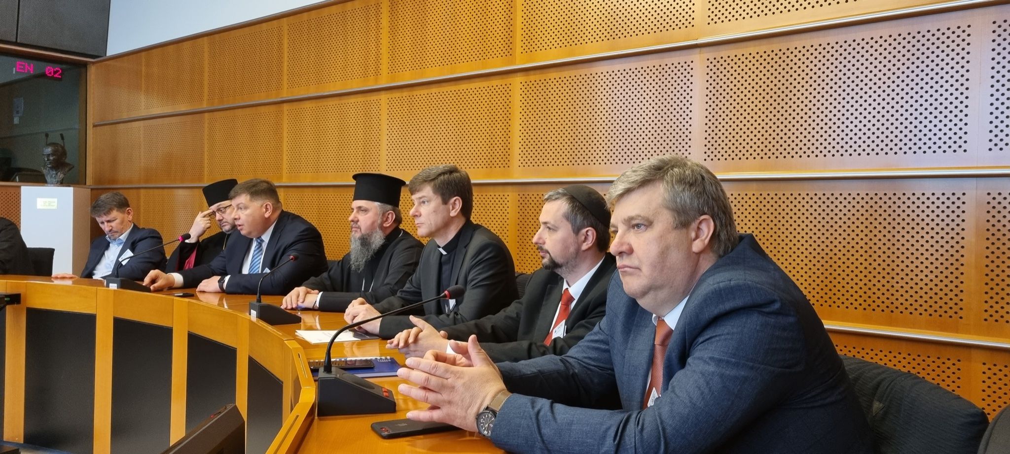 З колегами зі Всеукраїнської Ради Церков і релігійних організацій - фото 109885