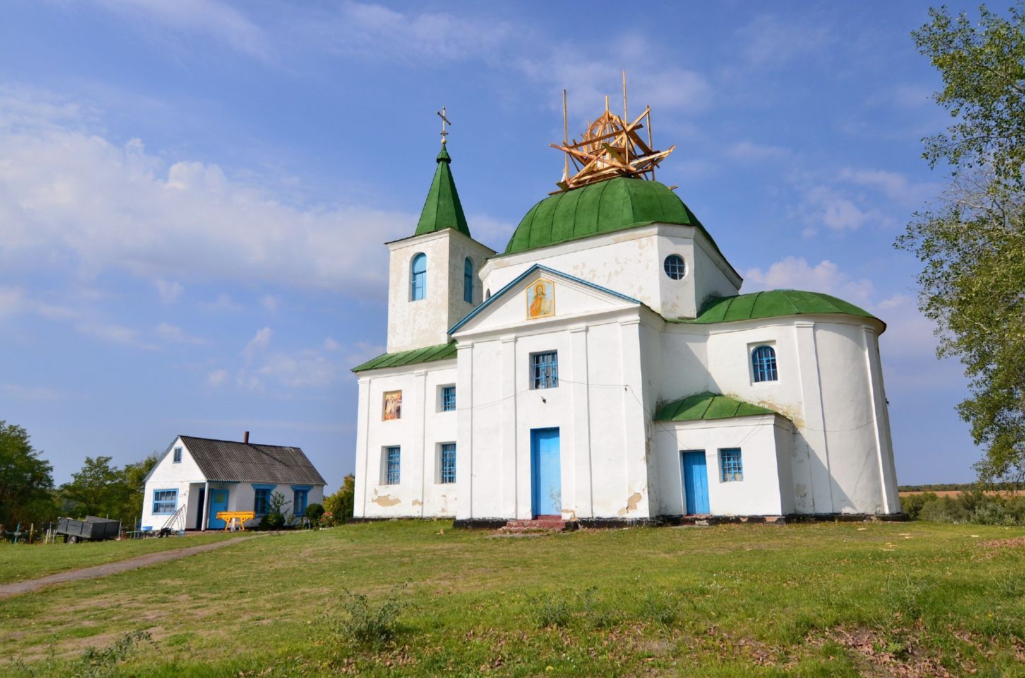 В УПЦ МП понівечили ремонтом старовинну церкву на Київщині - фото 110125