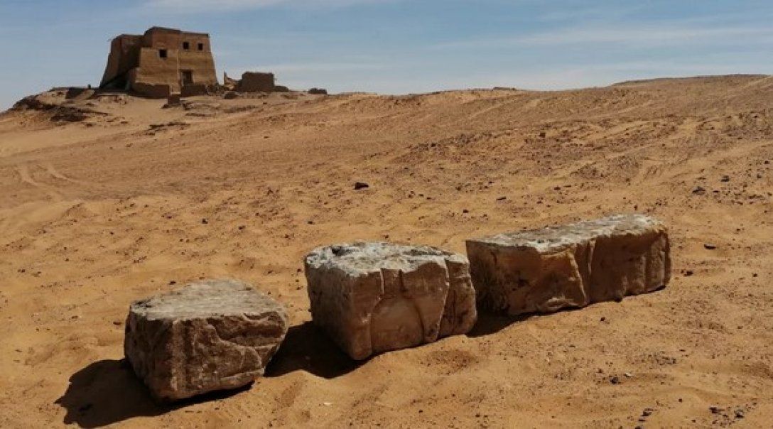 Археологи виявили в Судані залишки стародавнього храму з ієрогліфами - фото 110215