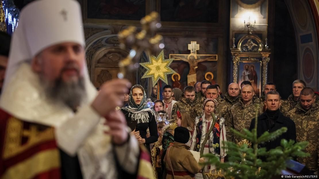 На Різдво 2023 року вперше богослужіння в Києво-Печерській лаврі провів голова ПЦУ Епіфаній - фото 110467