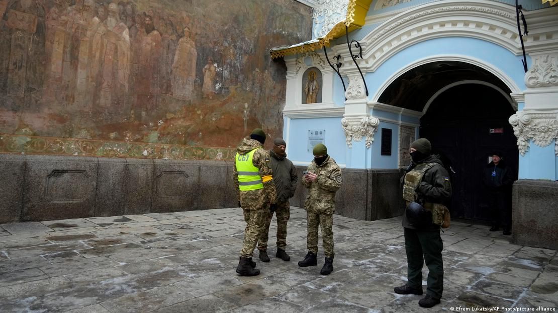 У листопаді 2022 у Києво-Печерській лаврі проводили обшуки - фото 110468