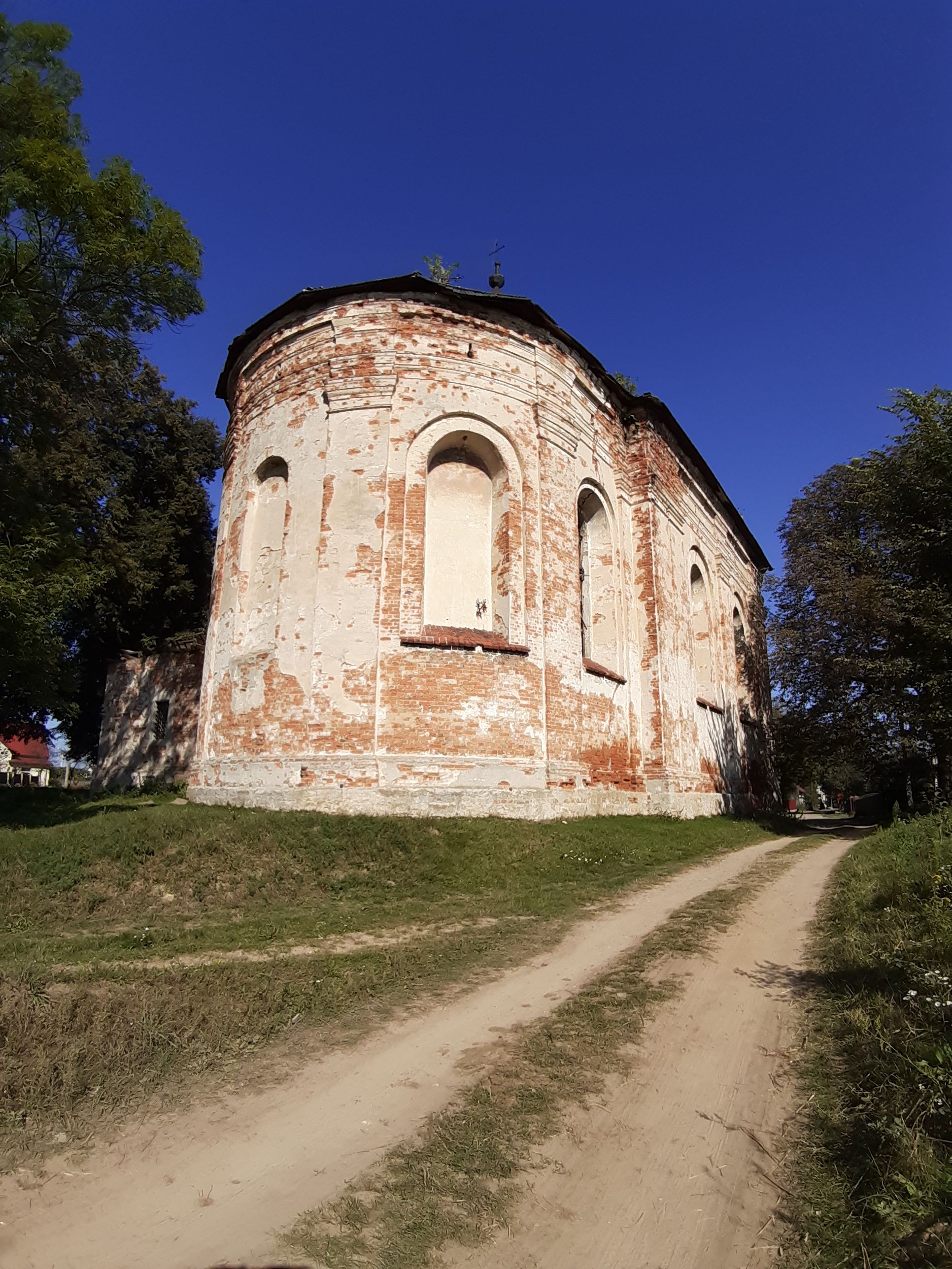 Костел у Брухналі, в якому були охрещені всі брати Шептицькі. - фото 110477