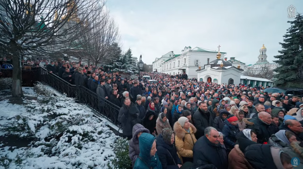 Стоп-кадр з інформаційного відео про Літургію у Хрестовоздвиженському храмі Нижньої Лаври вранці 12 березня 2023 року. - фото 110624