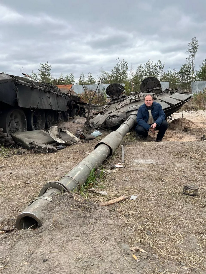Юрій також корегував вогонь української артилерії, яка знищувала техніку ворога. - фото 111355