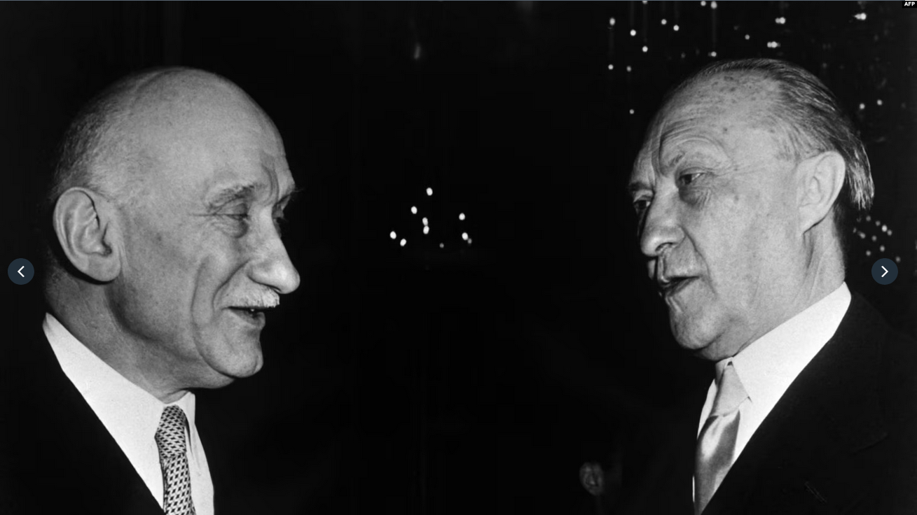 Міністр закордонних справ Франції Робер Шуман (ліворуч) і канцлер Німеччини Конрад Аденауер спілкуються під час прийому після підписання договору про заснування Європейського оборонного співтовариства (Паризький договір) у Парижі, 27 травня 1952 року. - фото 115875