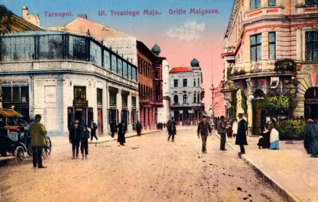 1-а Тернопільська класична гімназія на вулиці Гімназіальній, на задньому плані, 1900-ті рр. - фото 115905