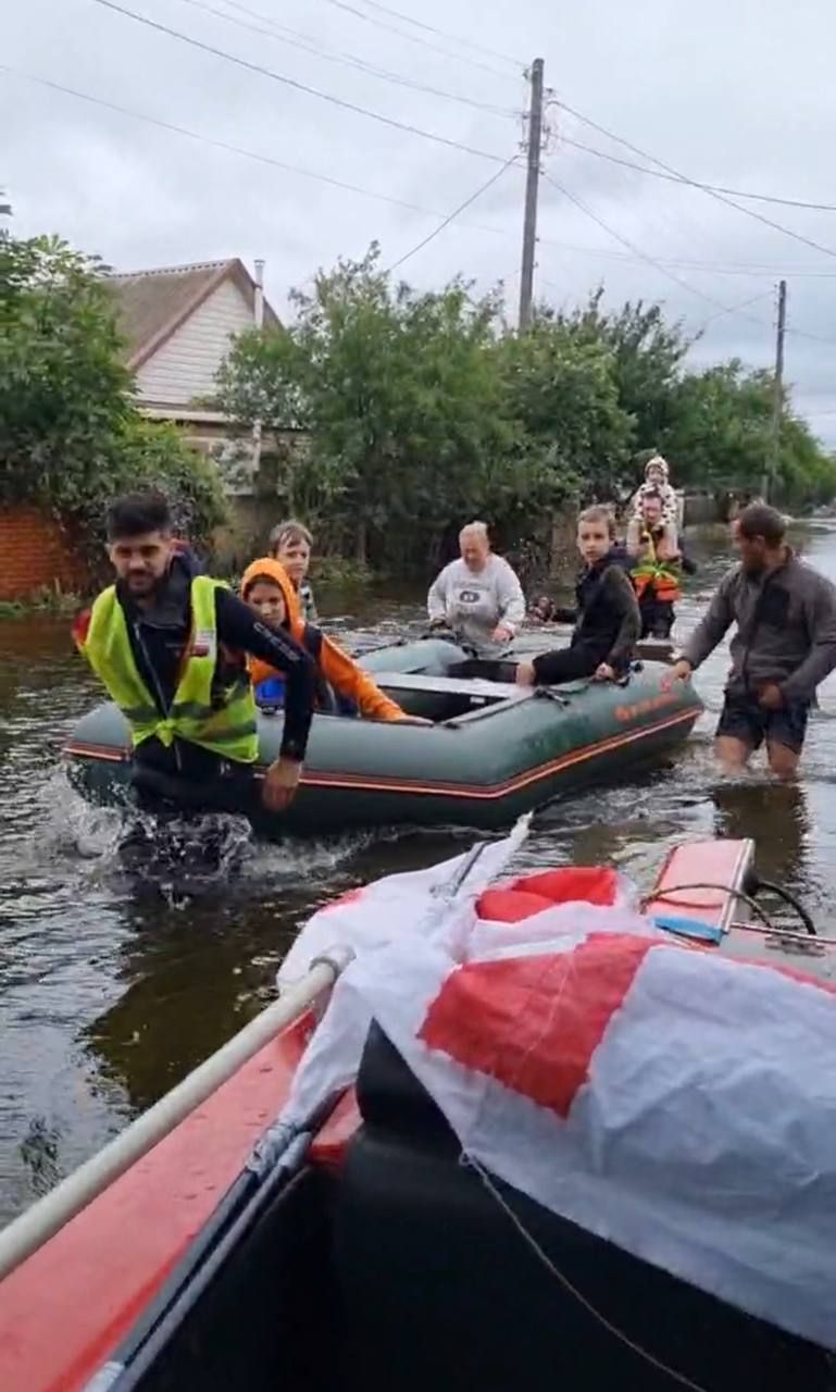 «Коли вивозили дітей з Олешок, над головами літав російський дрон з гранатою, але Бог зберіг» – капелан Богдан Гнатів - фото 116123