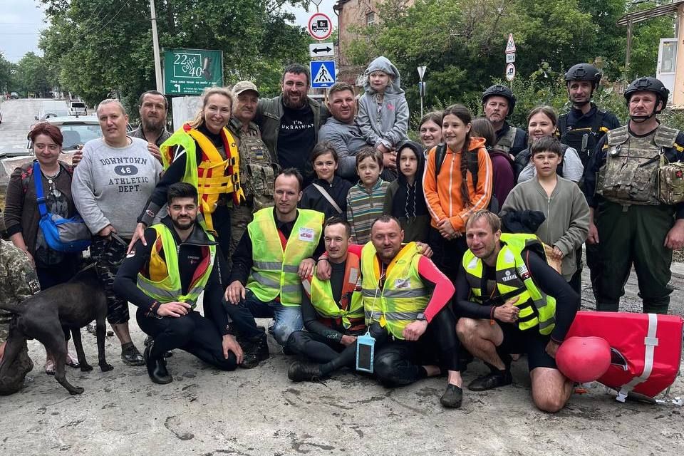 «Коли вивозили дітей з Олешок, над головами літав російський дрон з гранатою, але Бог зберіг» – капелан Богдан Гнатів - фото 116124