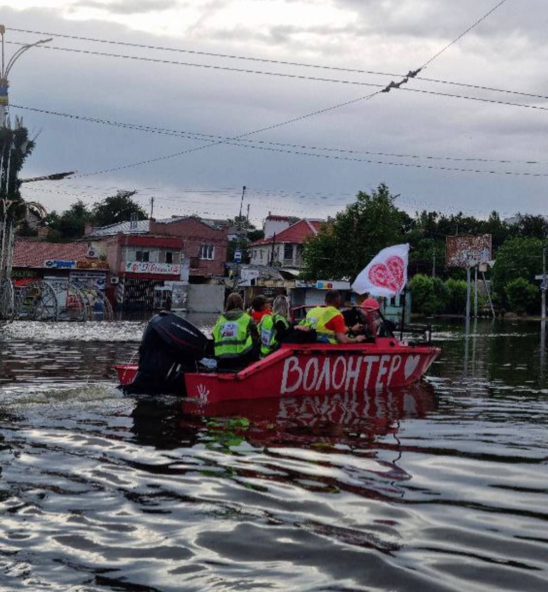 «Коли вивозили дітей з Олешок, над головами літав російський дрон з гранатою, але Бог зберіг» – капелан Богдан Гнатів - фото 116128