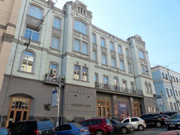 Будівля, де у 1918 році розташовувалось товариство 'Батьківщина', яке стало організатором панахиди по Іванові Мазепі - фото 116136