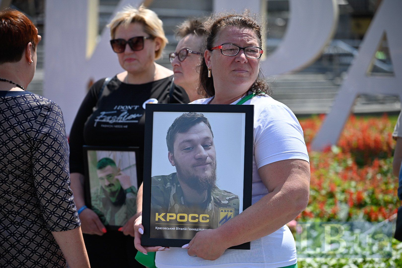 Де Національне військове кладовище? У Києві родини загиблих Героїв провели мітинг - фото 116929
