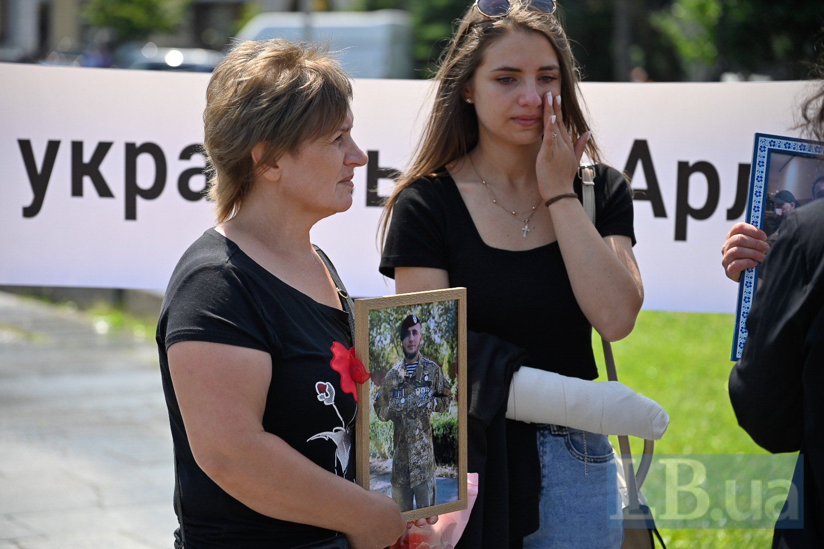 Де Національне військове кладовище? У Києві родини загиблих Героїв провели мітинг - фото 116930