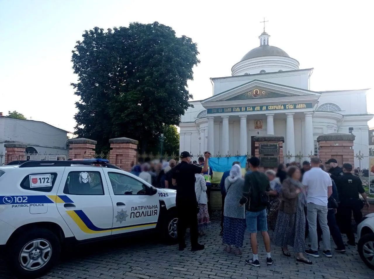 В Белой Церкви активист УПЦ МП разбрызгал огнетушитель в лицо людям - фото 117453