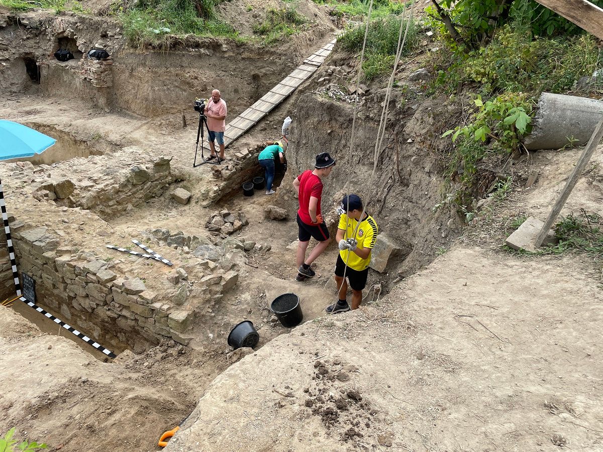 Археологічні розкопки біля Спасо-Преображенського собору у Вінниці дали перші результати - фото 117642