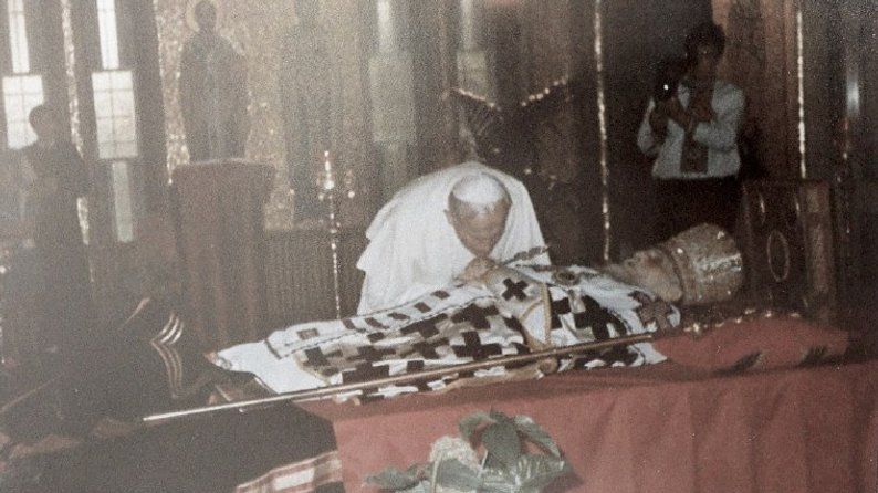 Похорон Йосифа Сліпого. На прощання приїхав Іван Павло II