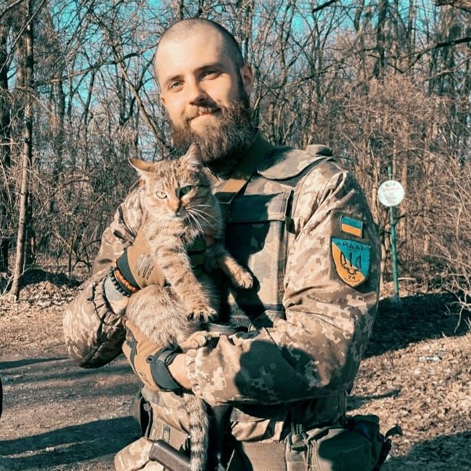 В Україні воює друга армія світу, і вона носить синьо-жовтий прапор на шевронах, – історик, військовослужбовець, аспірант УКУ Максим Осадчук - фото 119033