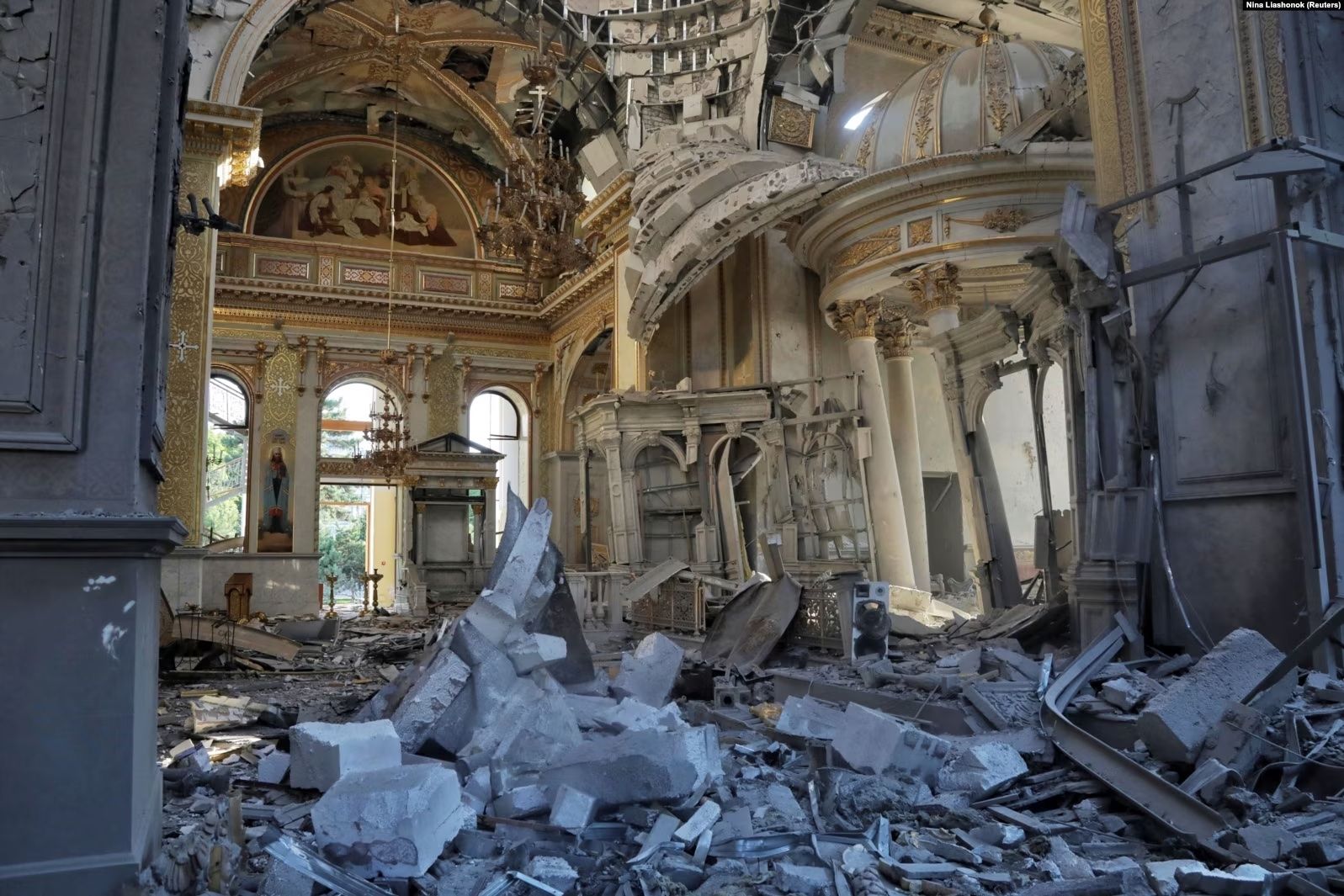 Пошкоджений під час російського ракетного обстрілу Спасо-Преображенський собор в Одесі, 23 липня 2023 року - фото 119133
