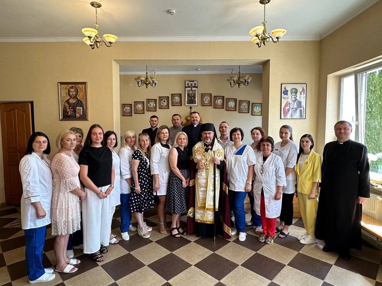Медичний центр вітає владику Ярослава Приріза - фото 119240
