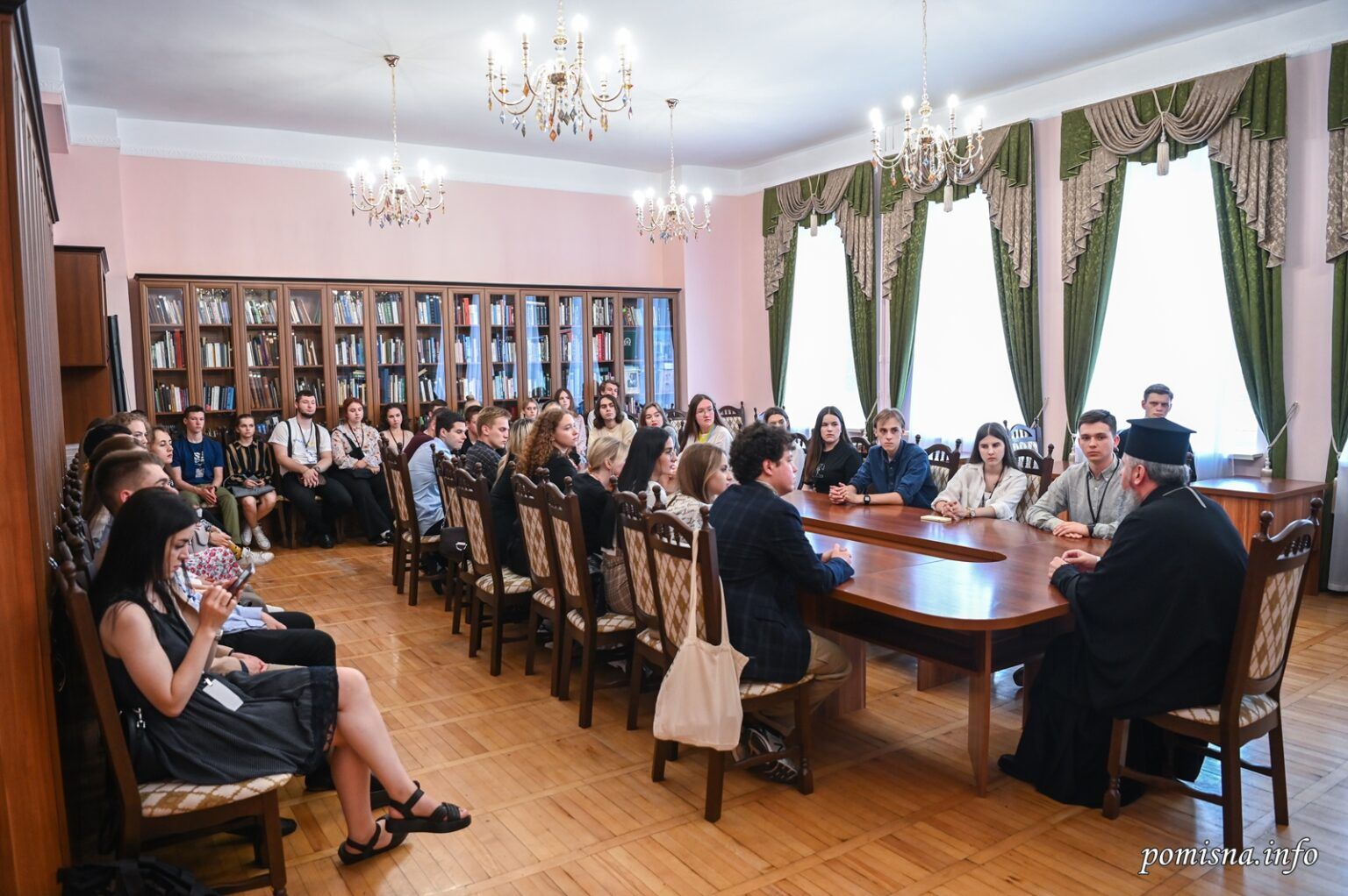 Предстоятель ПЦУ зустрівся з молоддю – учасниками програми «Державотворець» - фото 119566